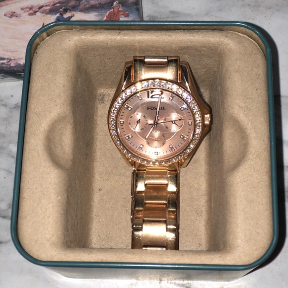 Rose gold Fossil watch - Picture 1 of 2
